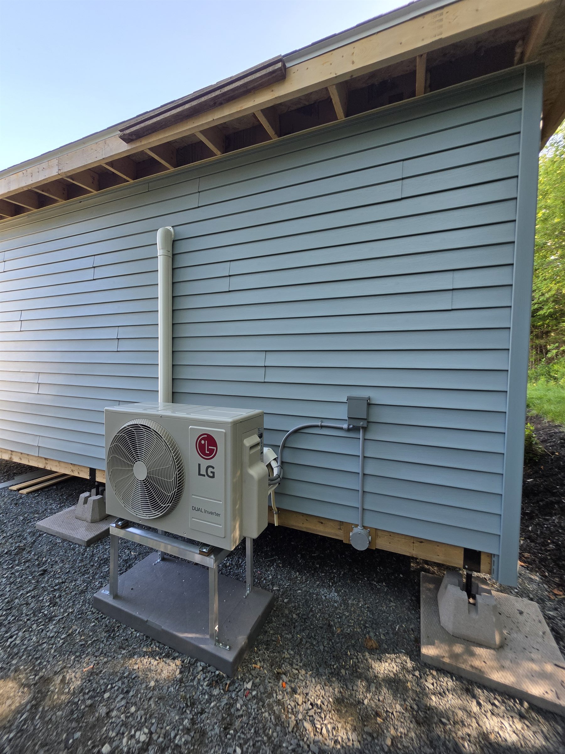 Clean ductless heat pump install with squared line set cover